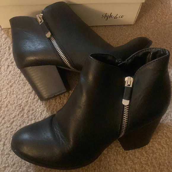 Style & Co's Masrinaa Booties - Black Size 7M - Picture 6 of 8